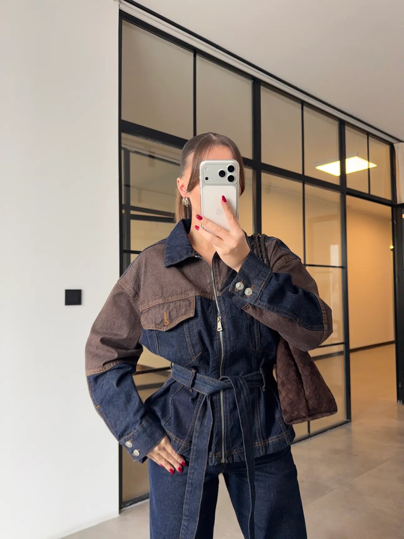 Premium teksas set sa braon detaljima – HIT SEZONE 🔥