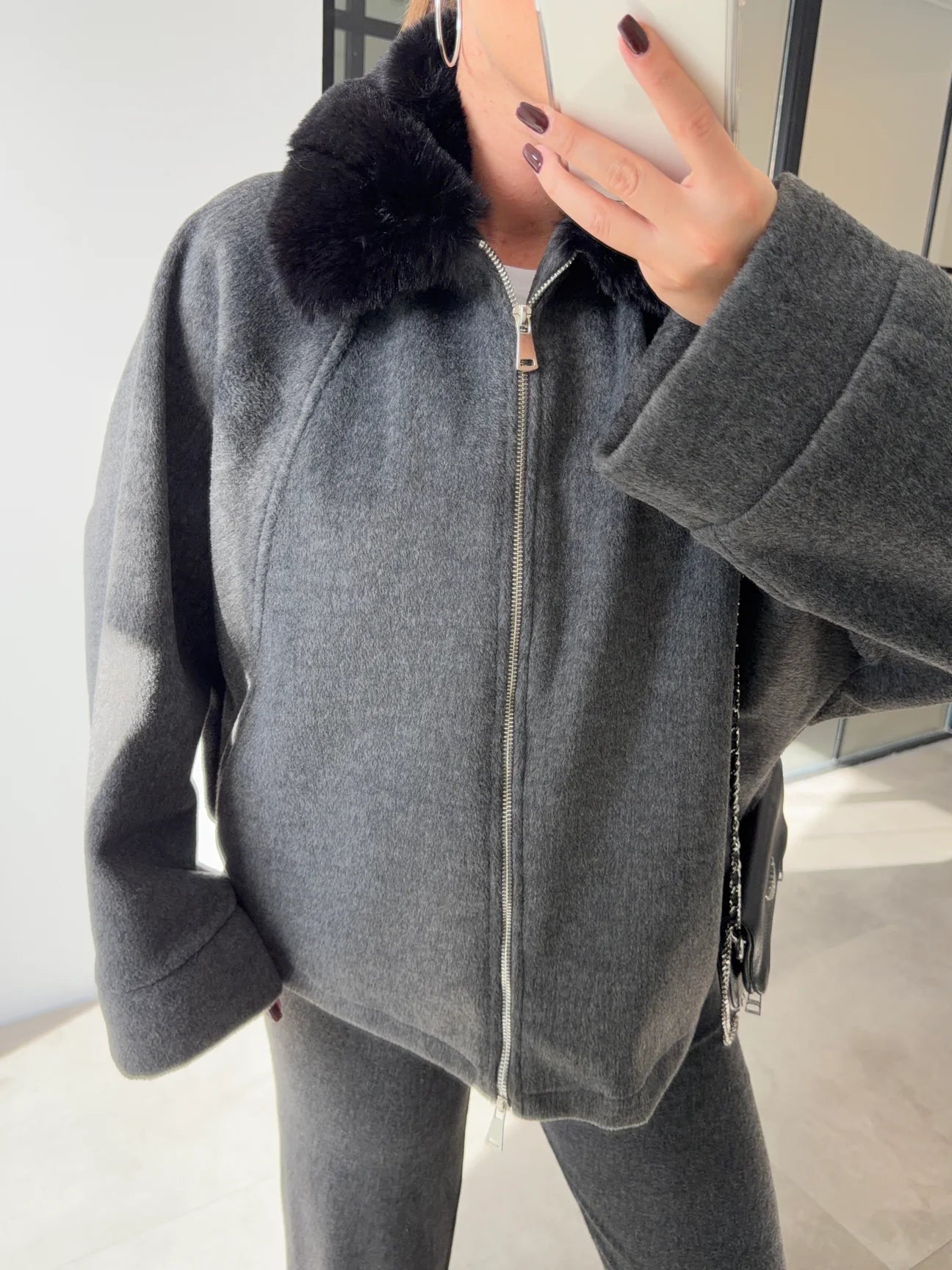 Jakna sa krznenom kragnom 🩶