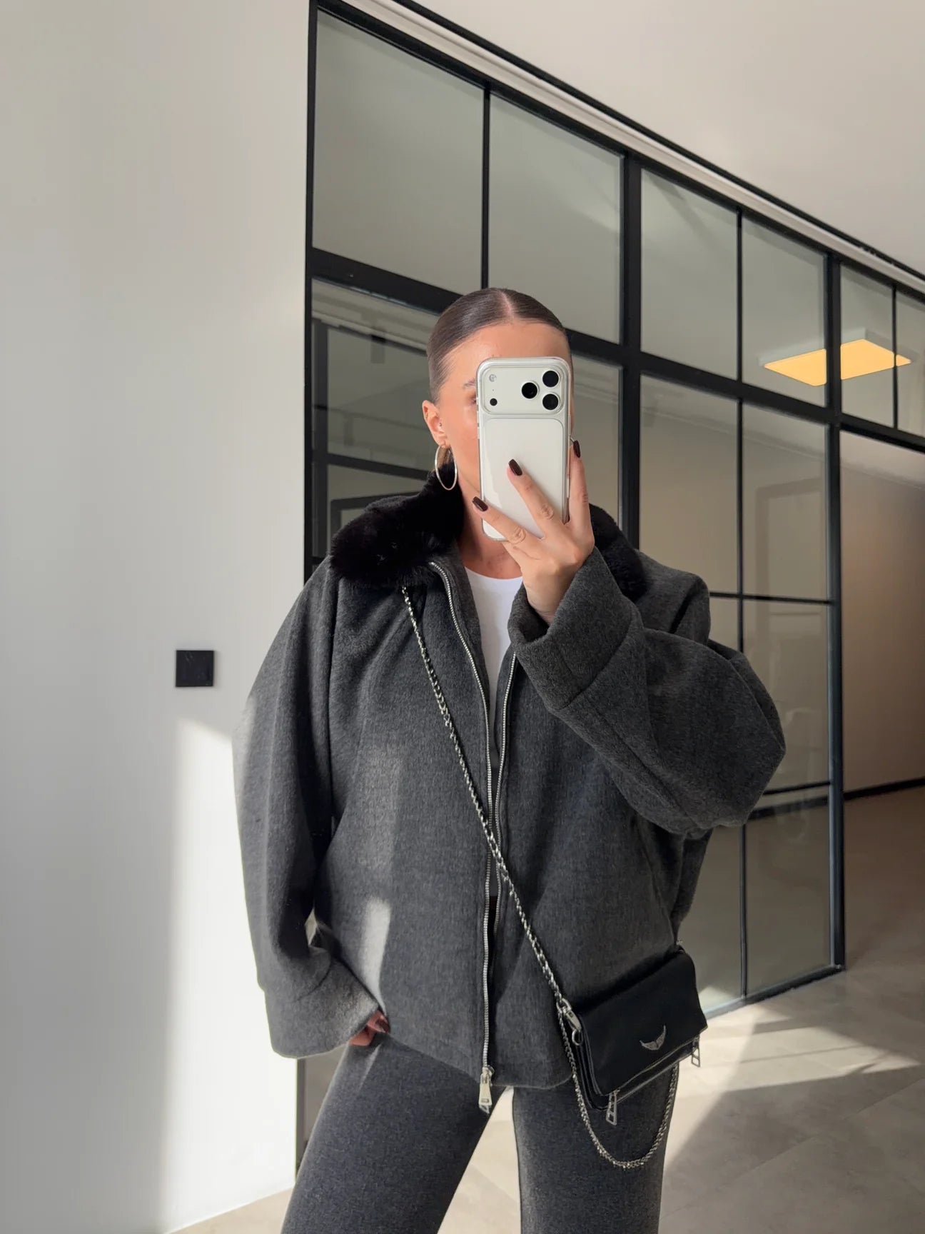 Jakna sa krznenom kragnom 🩶