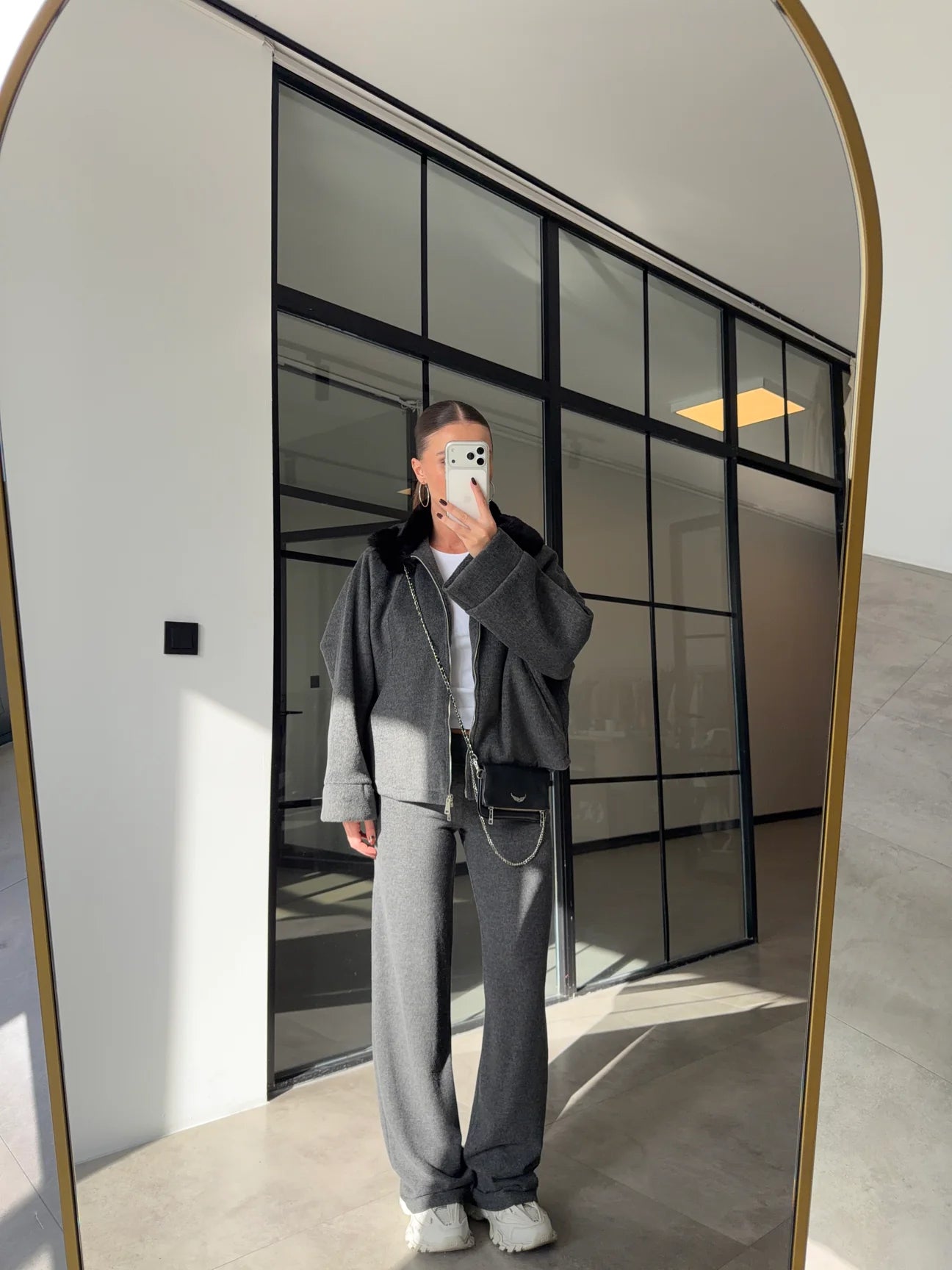 Jakna sa krznenom kragnom 🩶