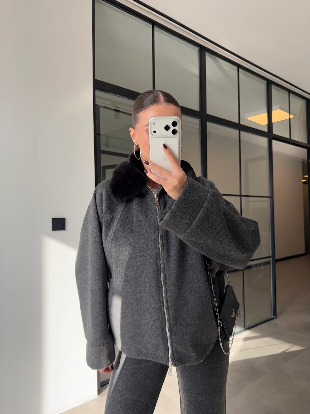 Jakna sa krznenom kragnom 🩶