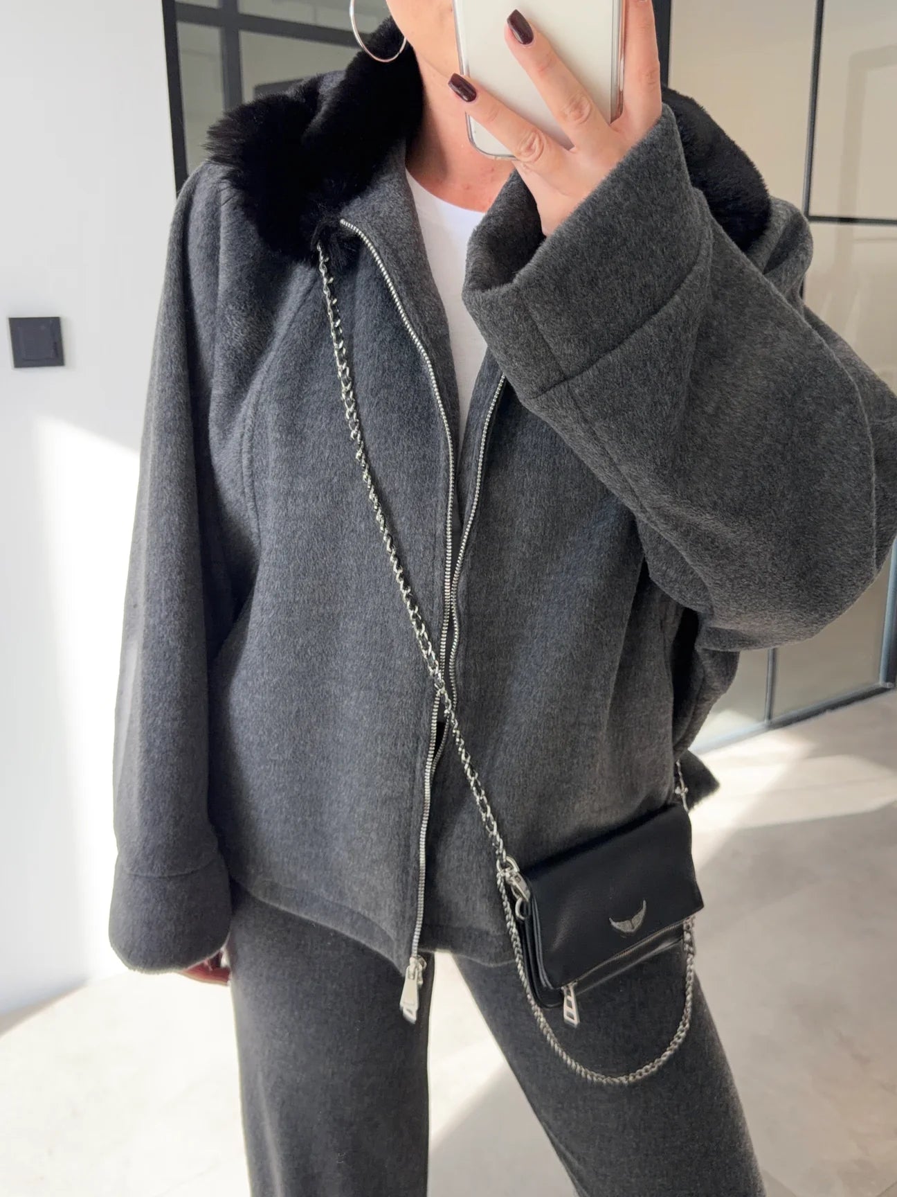 Jakna sa krznenom kragnom 🩶