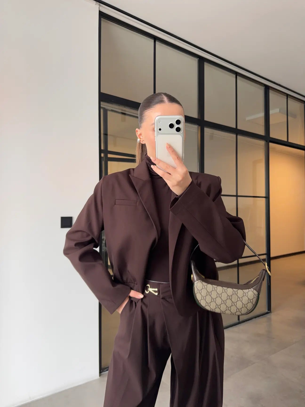 Palazzo komplet sa crop sakoom sa zlatnim detaljima 🤎