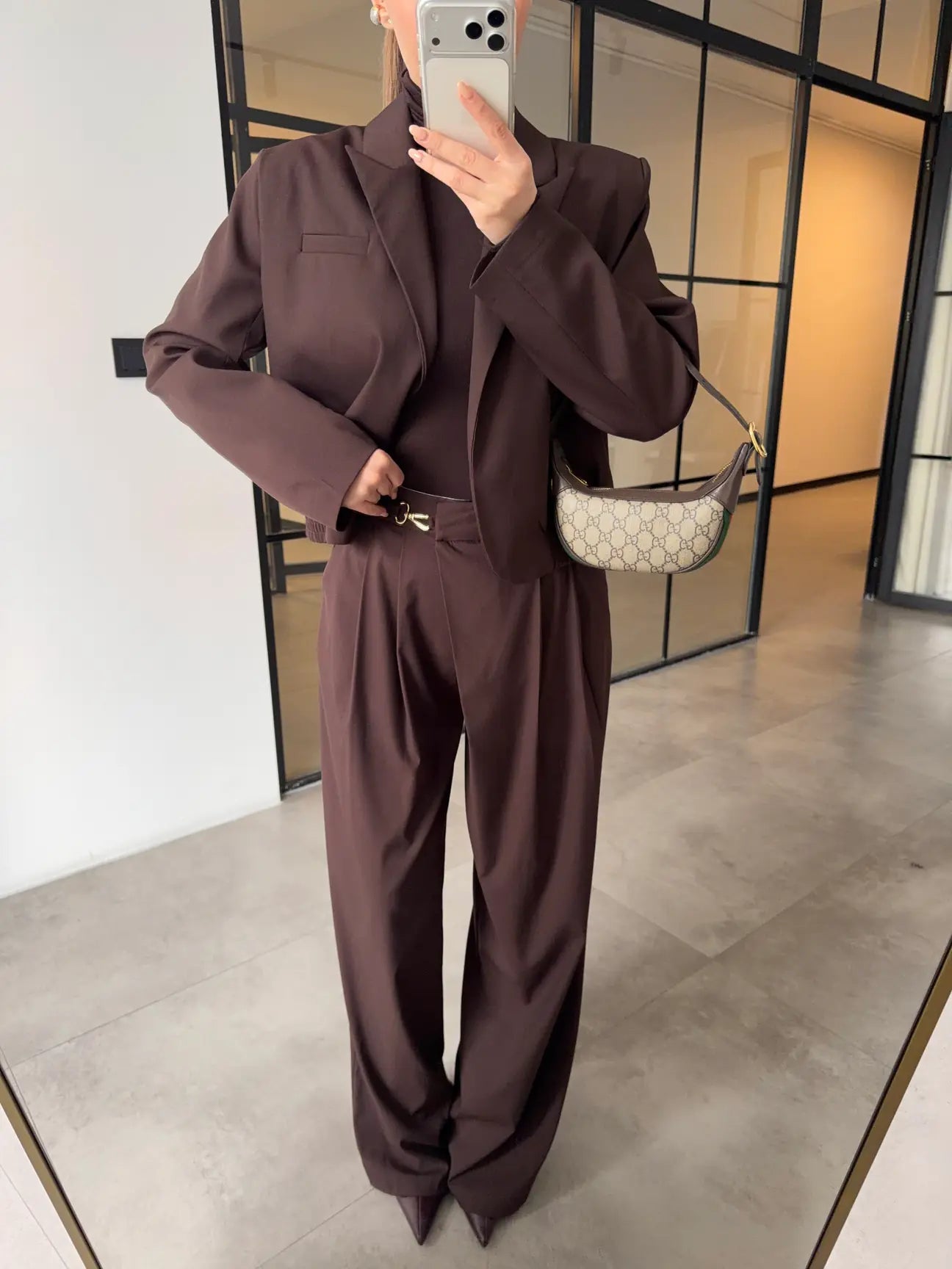 Palazzo komplet sa crop sakoom sa zlatnim detaljima 🤎