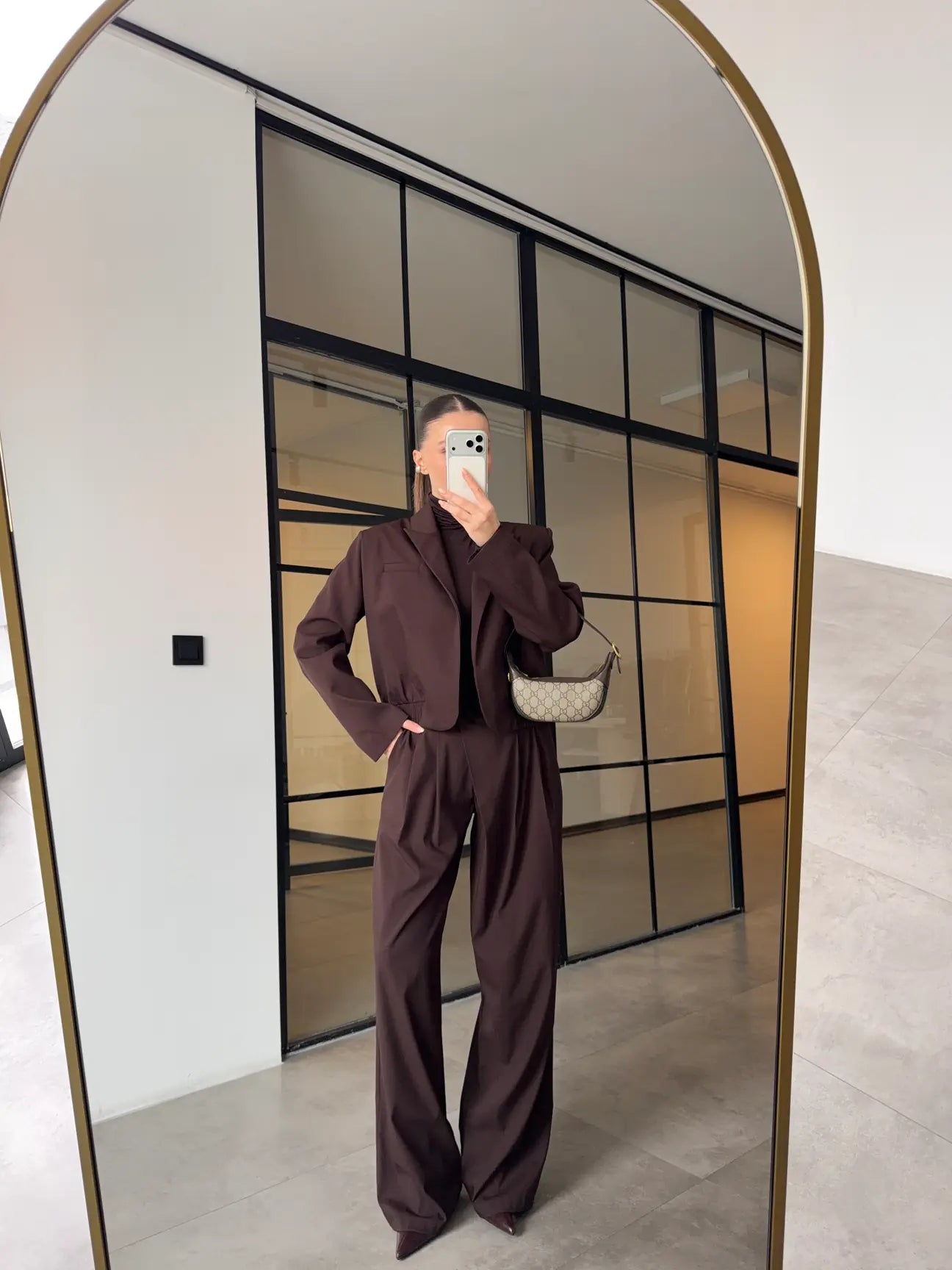 Palazzo komplet sa crop sakoom sa zlatnim detaljima 🤎