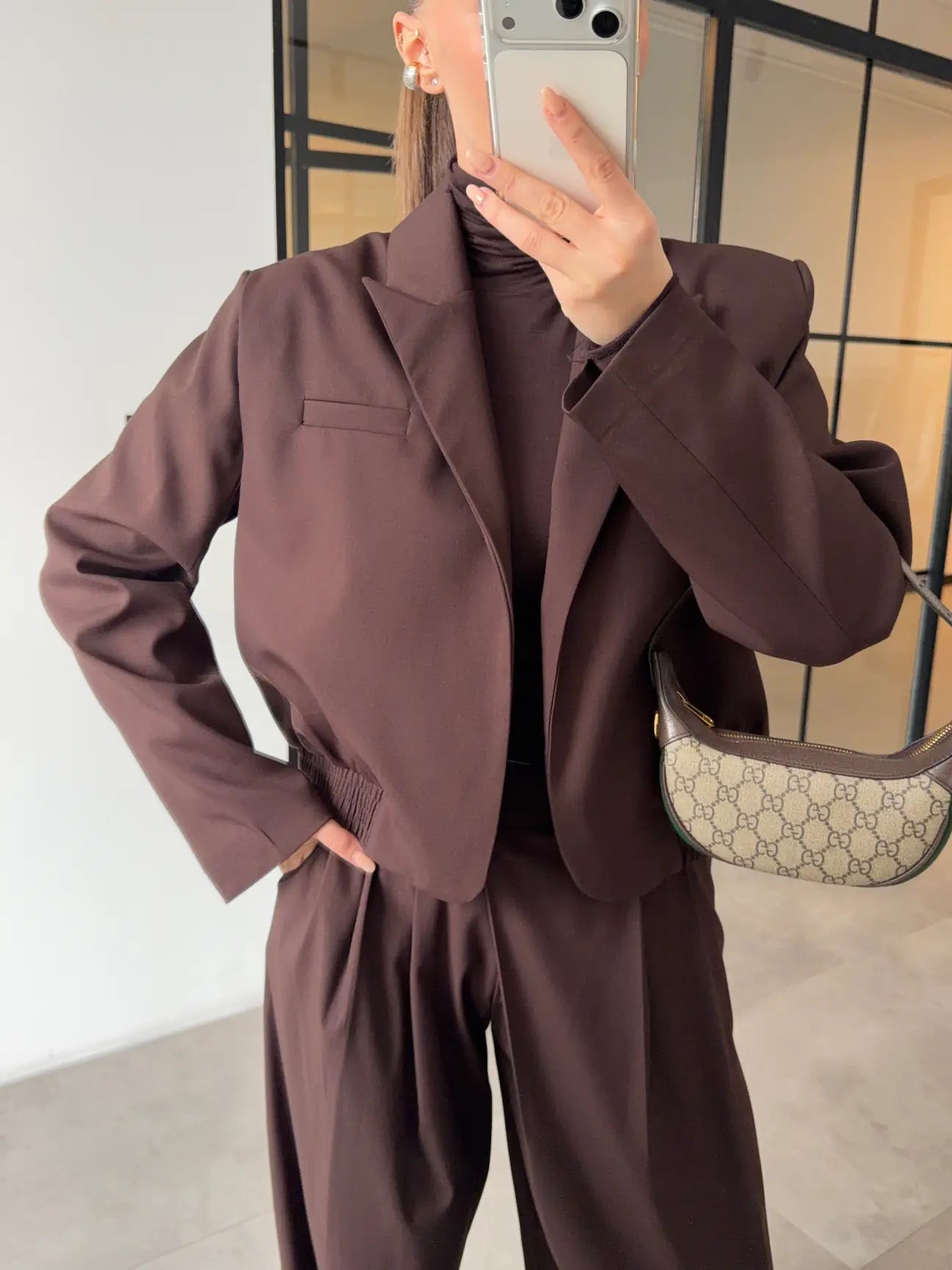 Palazzo komplet sa crop sakoom sa zlatnim detaljima 🤎