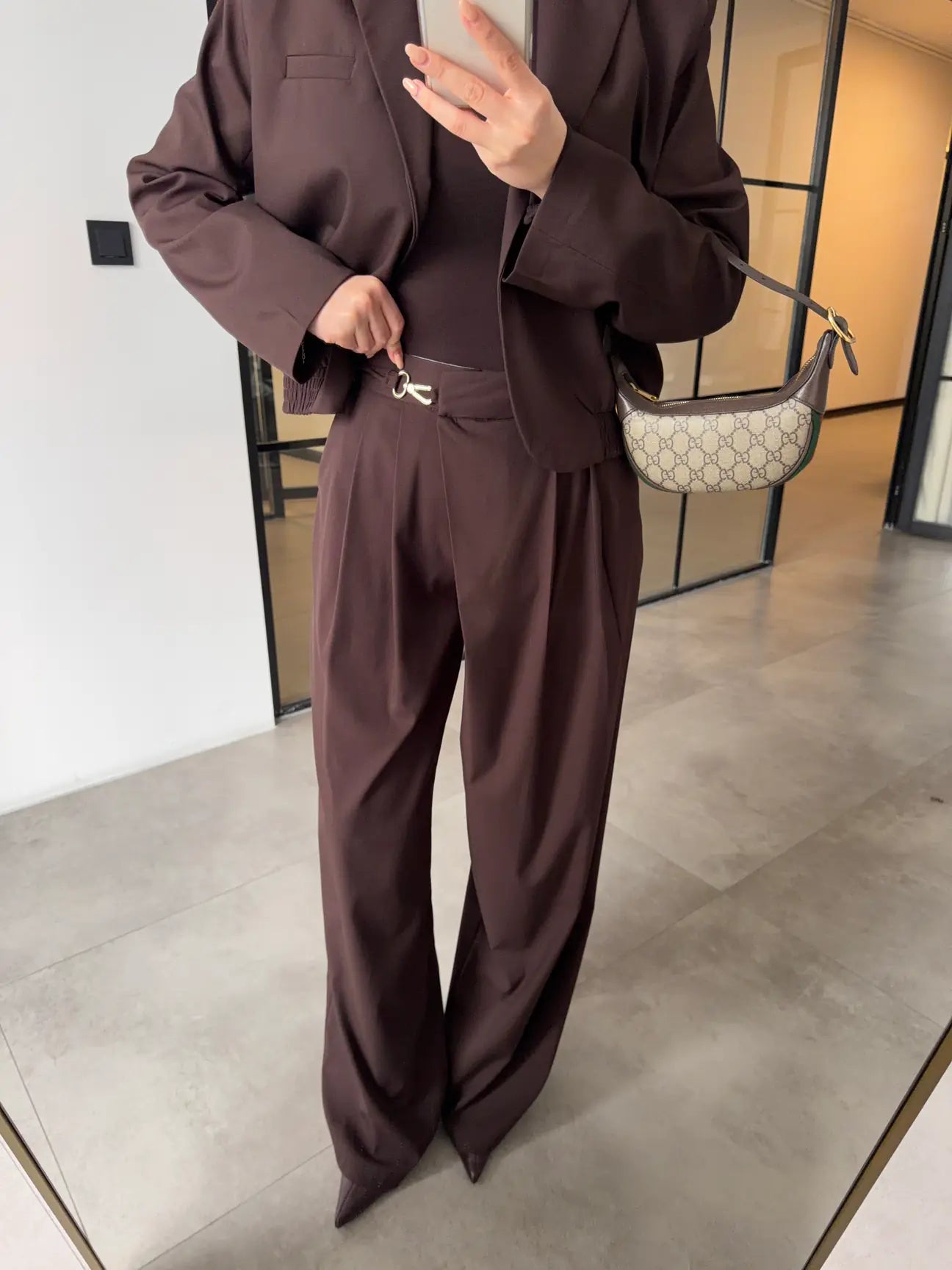 Palazzo komplet sa crop sakoom sa zlatnim detaljima 🤎