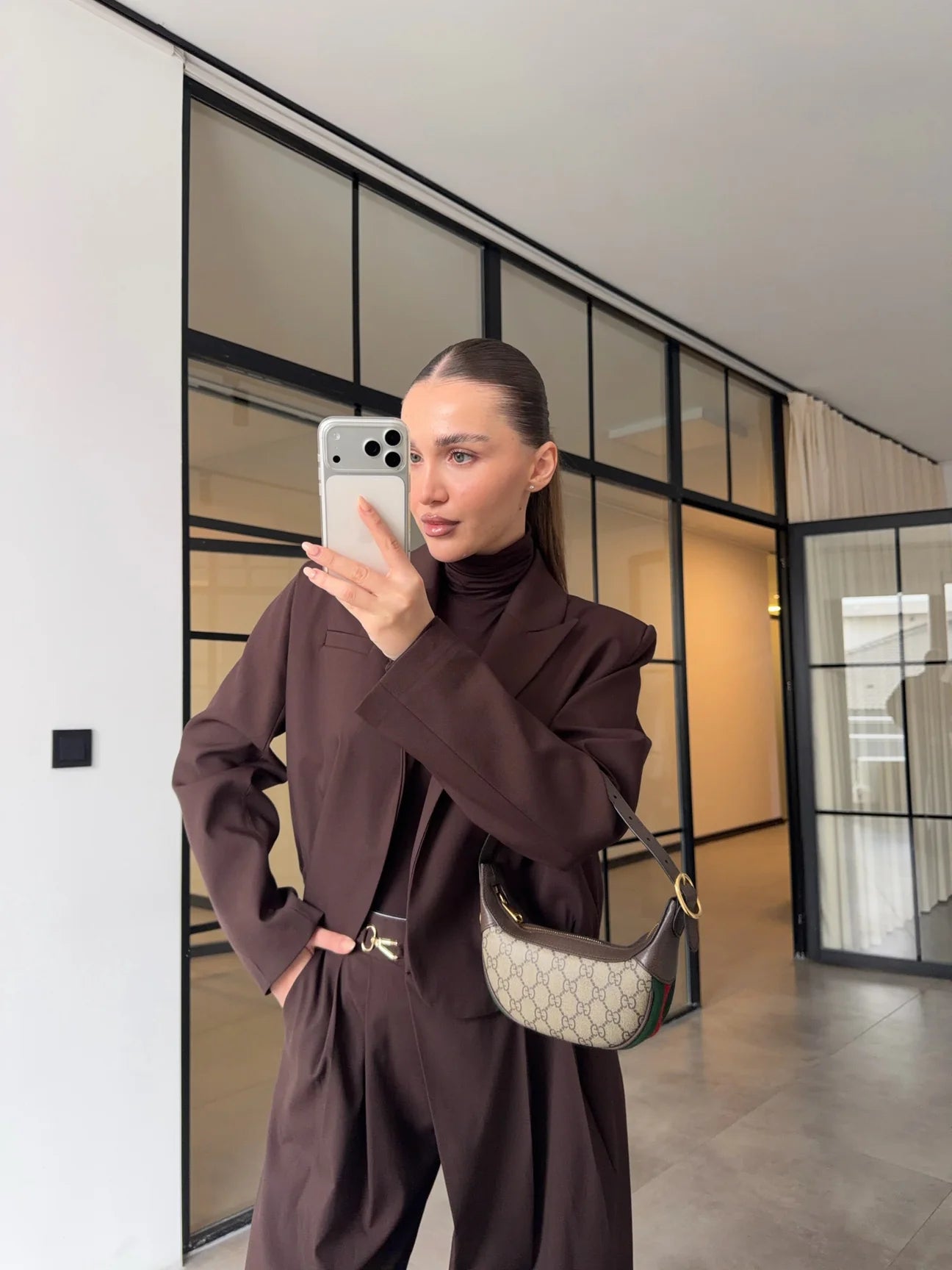 Palazzo komplet sa crop sakoom sa zlatnim detaljima 🤎