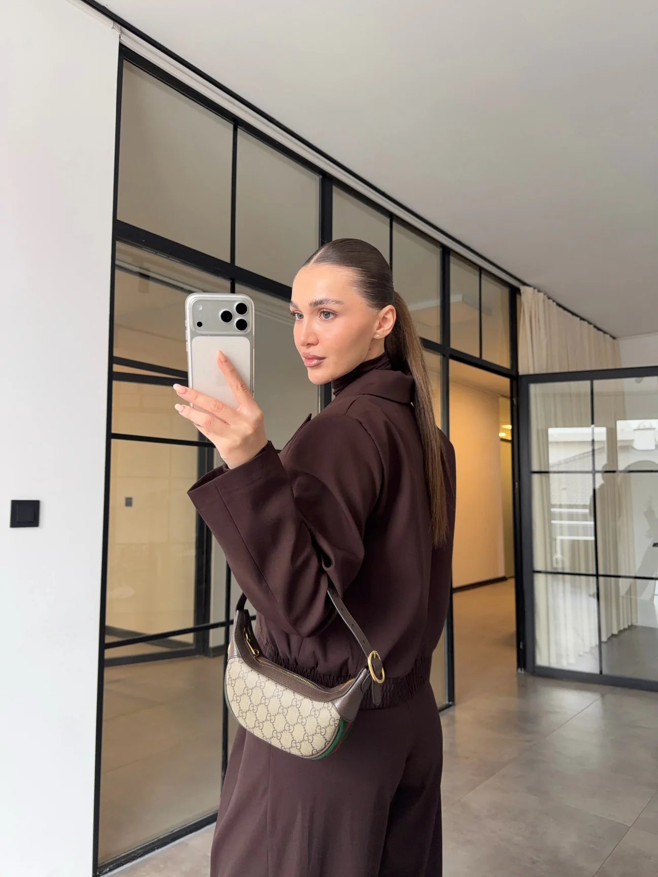 Palazzo komplet sa crop sakoom sa zlatnim detaljima 🤎